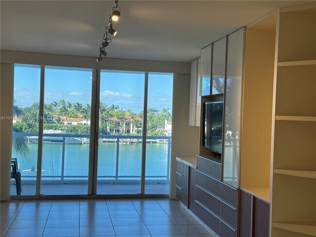 Building Photo - 5600 Collins Ave