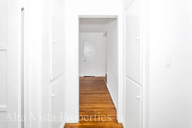 Building Photo - Great two bedroom, one bath beach bungalow...