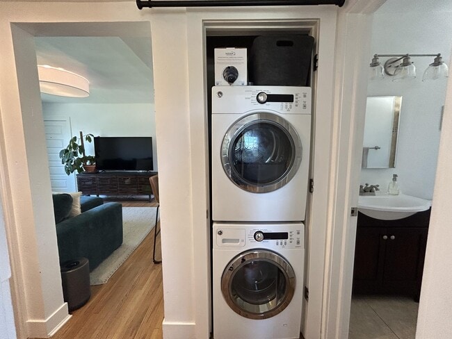 Building Photo - 808 E 300 S