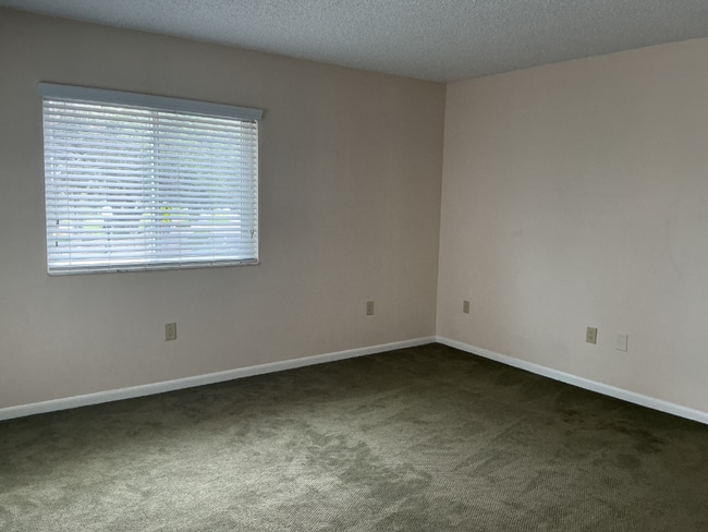 Building Photo - Lakeview Condo Coming Soon | Directly Acro...