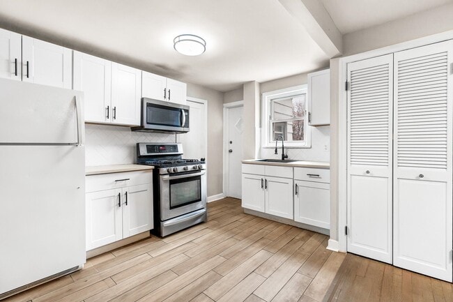 Building Photo - 26 Van Ness Terrace