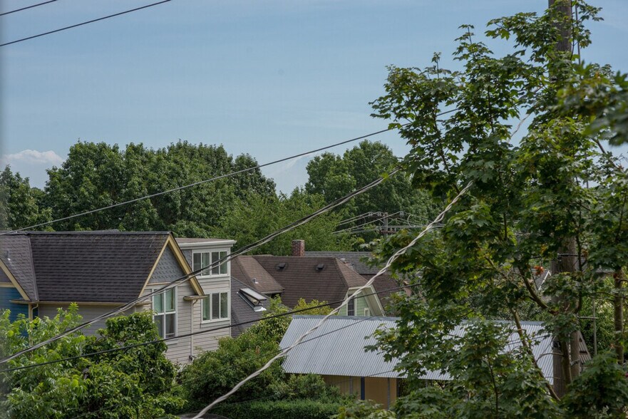 Building Photo - 900 21st Ave