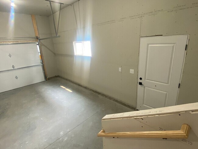 Building Photo - 2232 Griffin Dr S