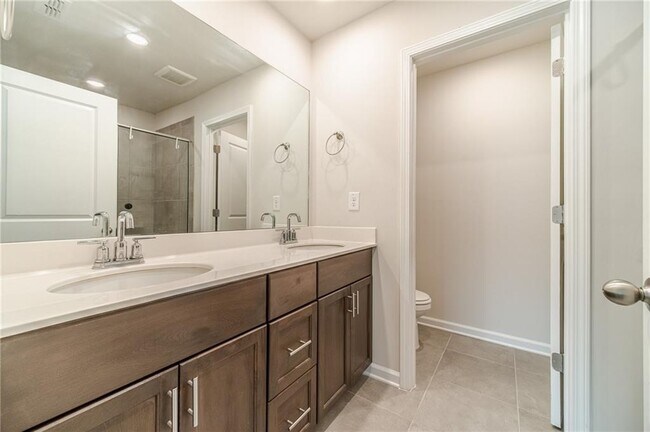 Building Photo - 1412 Villageside Ct