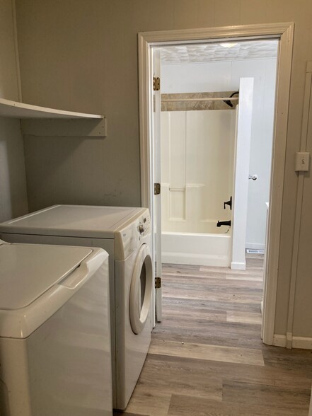 Building Photo - 904 Afton St