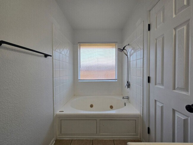 Building Photo - 5905 Lolly Loop