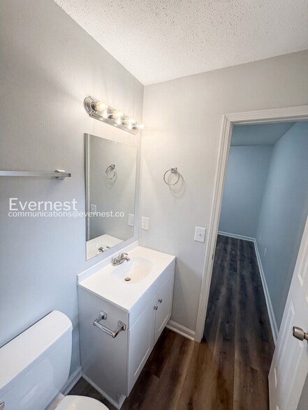 Building Photo - 711 W Creek Cir