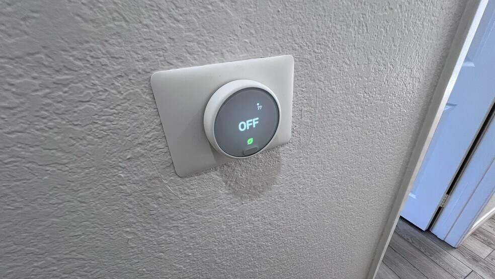 Building Photo - 5420 Sylmar Ave