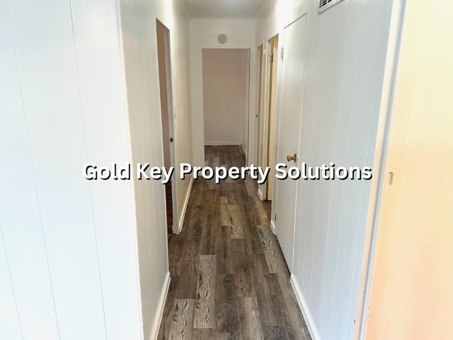 Building Photo - 3 Bed 1 Bath Home For Rent! (NO SECTION 8)