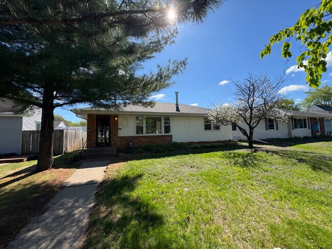 Building Photo - Charming 3-Bed Oasis with Fireplace & Finished Basement in Richfield!