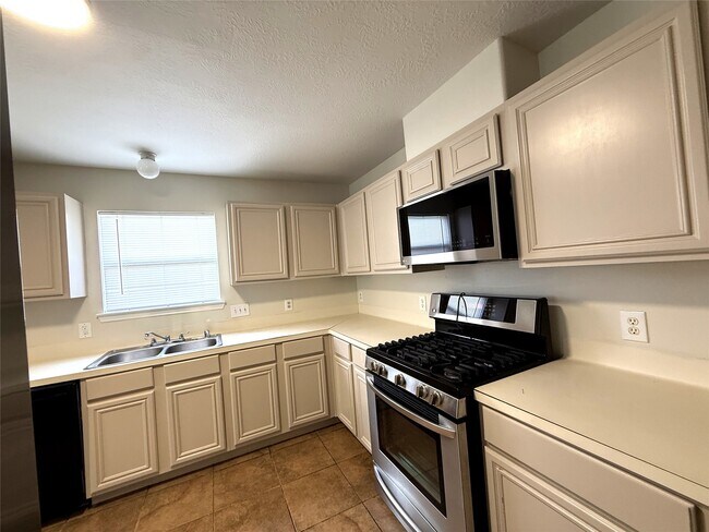 Building Photo - 6023 Barany Ct