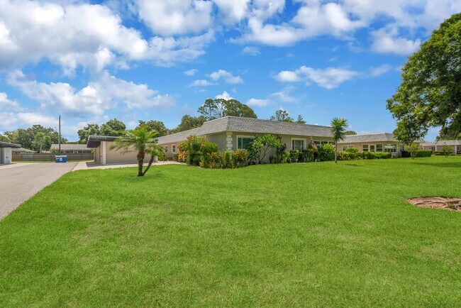 Building Photo - Golf Course Condo on Seven Springs Golf and Country Club