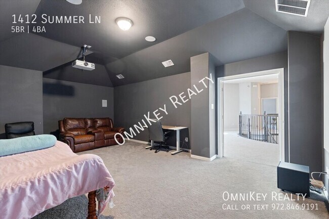 Building Photo - 1412 Summer Ln