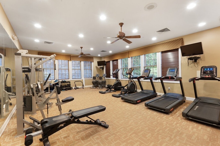 Club House Fittness Center - 64 Henning Ter