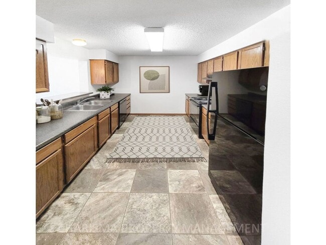 Building Photo - SPACIOUS ONE BEDROOM UNIT, WITH GREAT AMEN...