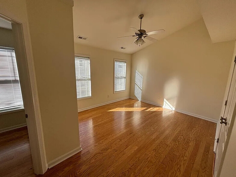 Building Photo - Room in Townhome on Sunny Cove Dr