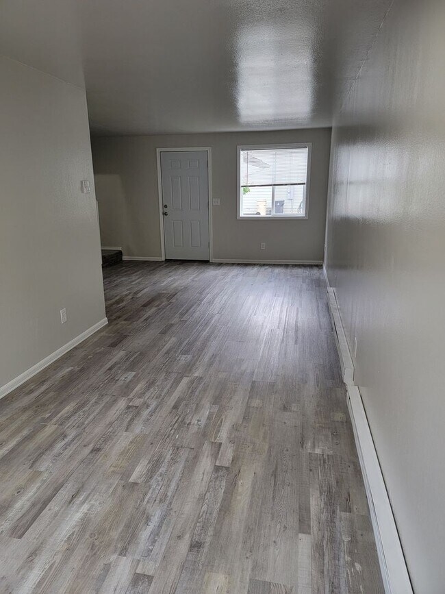 Building Photo - 186-02 Bending