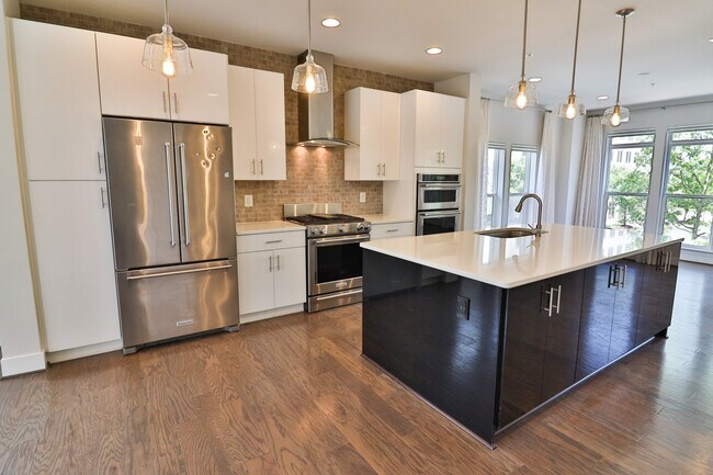 Building Photo - 1424 Piccard Dr