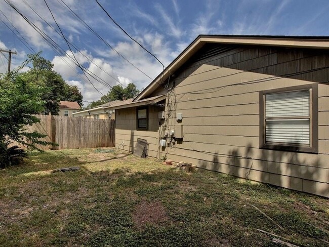 Building Photo - 4703 Rosedale Ave