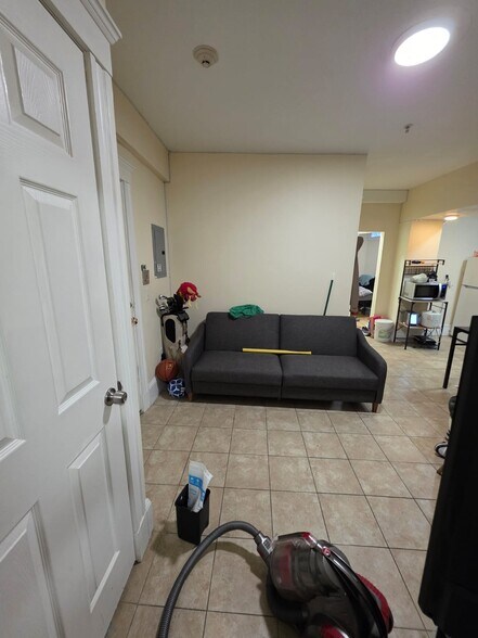 Building Photo - 65 Park Dr