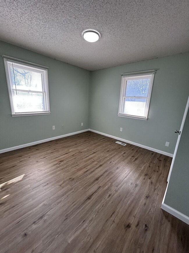 Building Photo - 801-803 Rouse Duplex