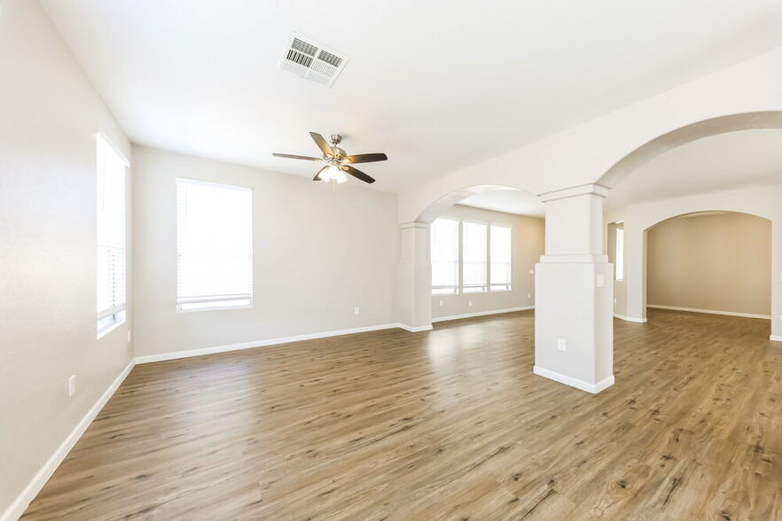 Building Photo - 13416 W Peck Dr