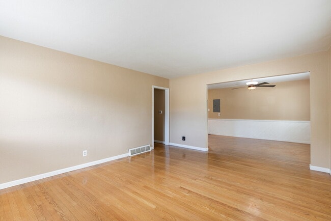 Building Photo - 1411 Custer Ave