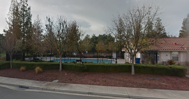 Building Photo - EPIC REA - Fully Renovated 5BR/3BA Home in Lone Tree Estates