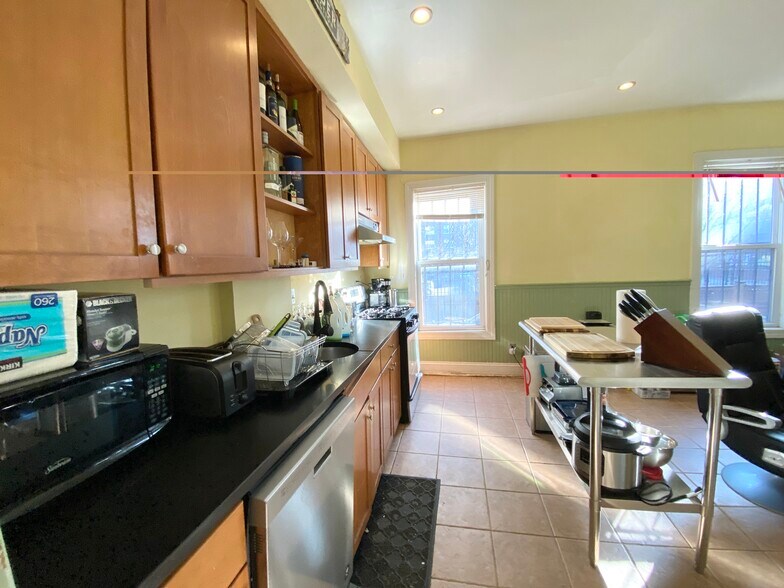 Building Photo - 31 Worthington St