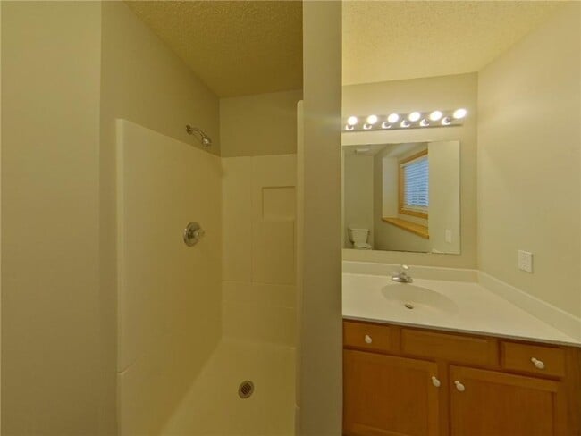 Building Photo - 452 Orchard Pkwy W