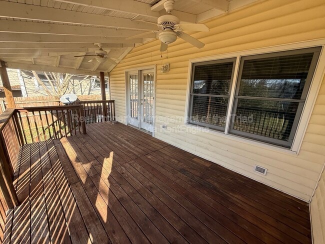 Building Photo - 1921 Bradford St