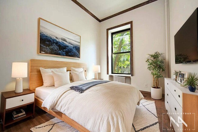 Building Photo - 533 3rd St