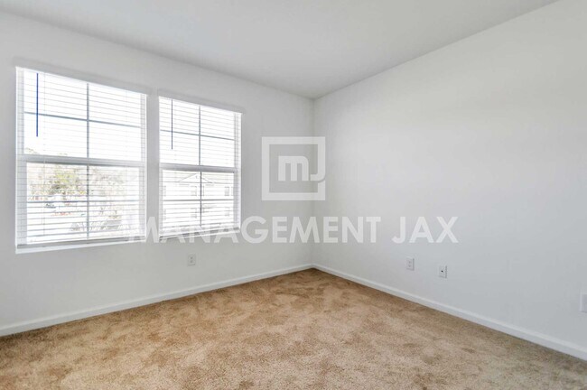 Building Photo - 8306 Zenith Cir