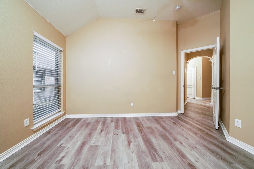 Building Photo - 5404 Centeridge Ln