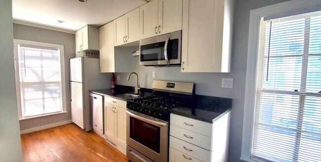 Building Photo - 411 N State St