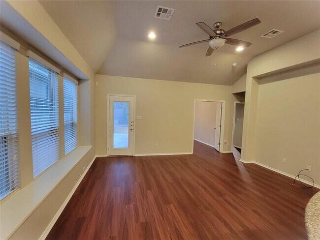 Building Photo - 537 Peregrine Way