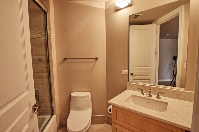 Building Photo - 2400 E Cherry Creek S Dr