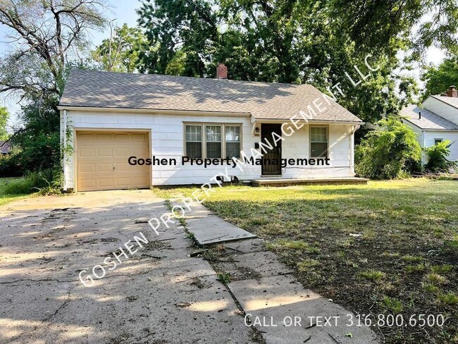 Building Photo - Lovely Home with fenced yard