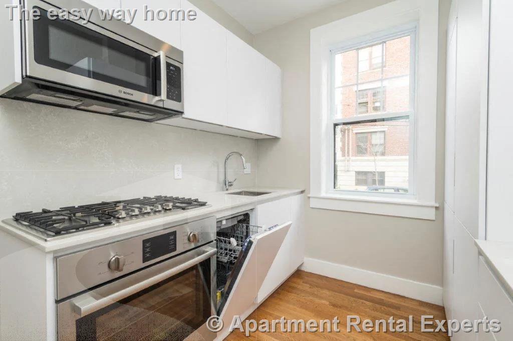 Building Photo - 16 Forest St