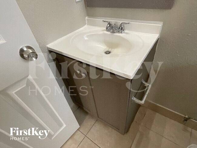 Building Photo - 1231 NE 214th St