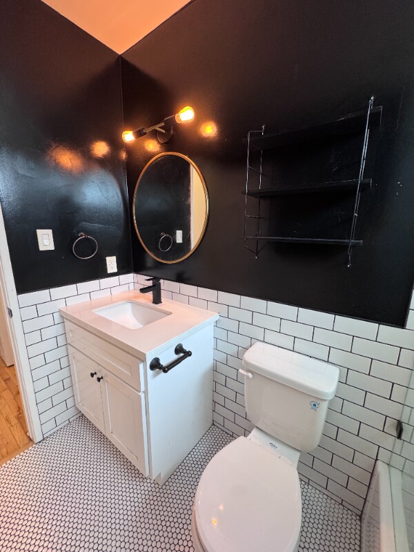 Building Photo - 821 Westmount Dr