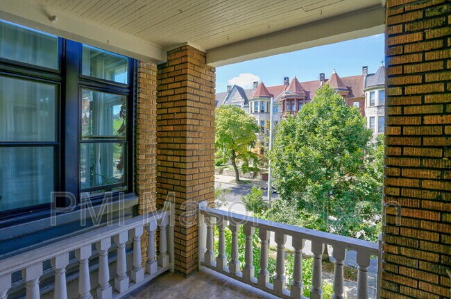 Building Photo - 2417 Eutaw Pl