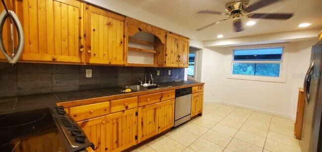 Building Photo - 5620 Sabal Palm Ln