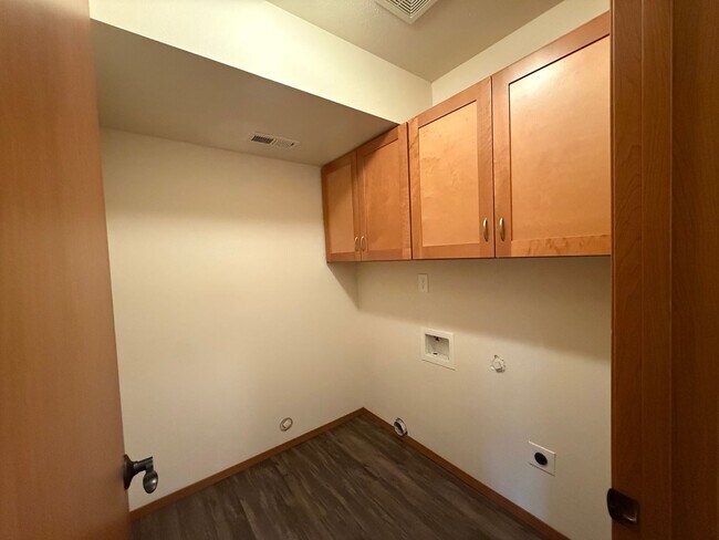 Building Photo - 612 S Chronicle Rd