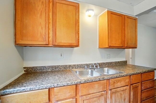 Building Photo - 3919 E Gatewood Ln