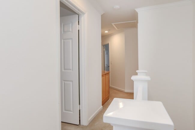 Building Photo - 3 Bed / 2.5 Bath townhome at the Cove in Redwood Shores with garage parking and EV charger. YouTu...