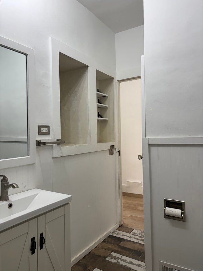 Building Photo - 317 N Monroe St