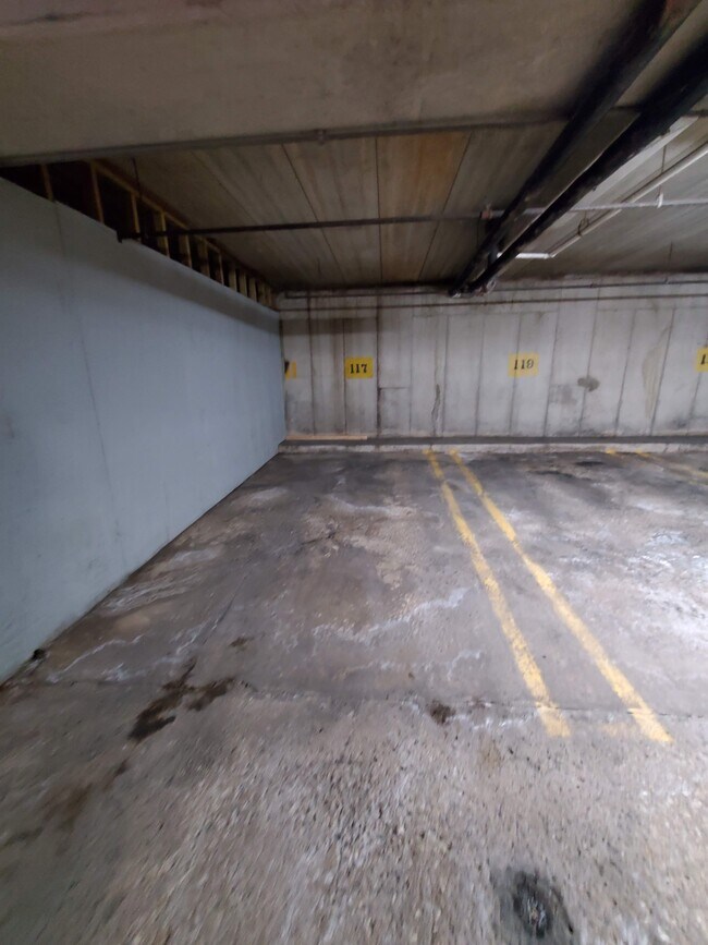 Building Photo - 5001 Carriage Way Dr