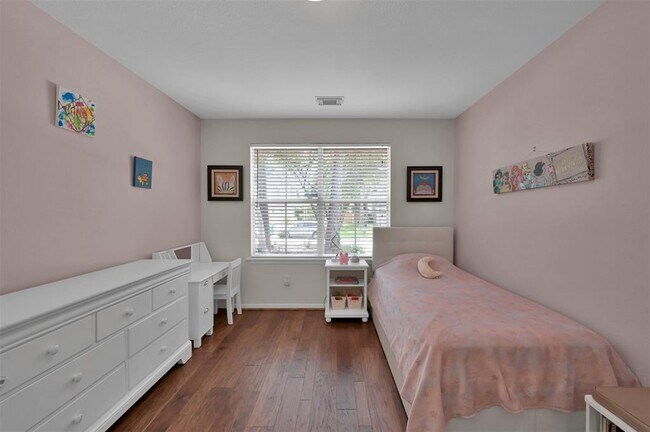 Building Photo - 24 E New Avery Pl