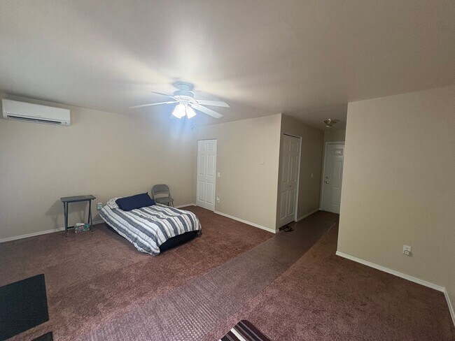 Building Photo - Bright, Spacious Townhome with Stylish Upgrades in Pinehurst/Roosevelt